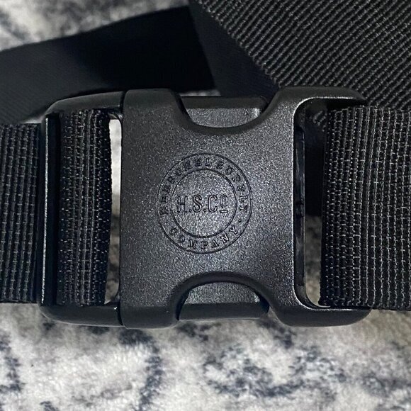 Herschel Supply Co Light Weight Fanny Bum Bag in Black - Picture 6 of 9